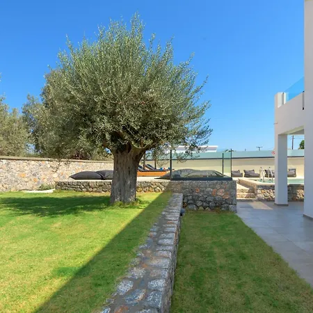 Lambis Harmonia Villa *